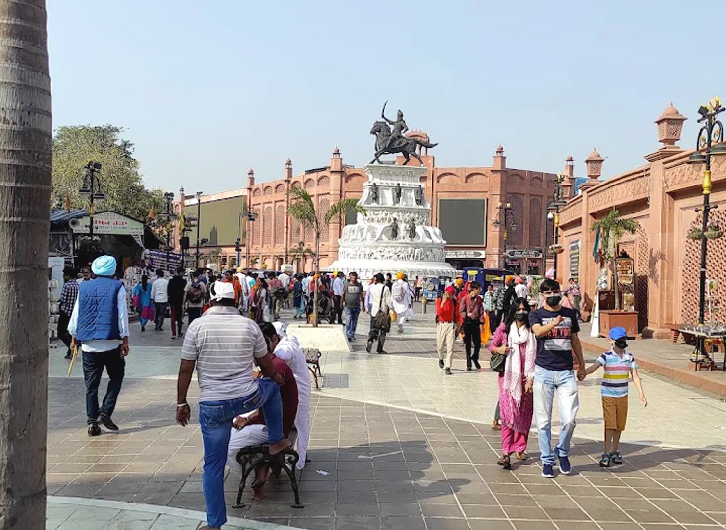 Hall Bazaar